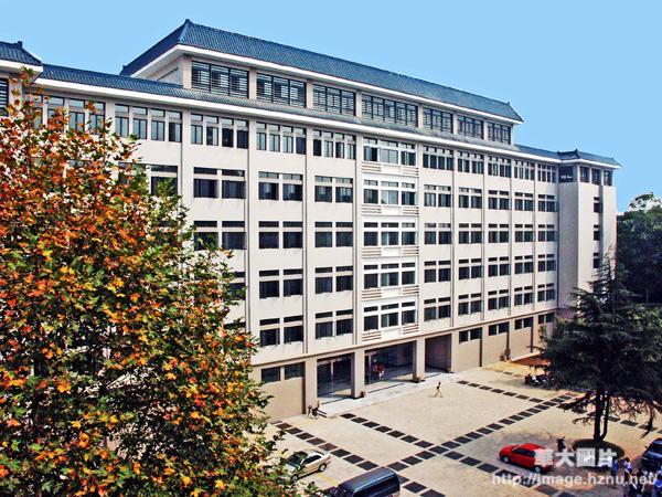 8号楼 (文科教学楼)