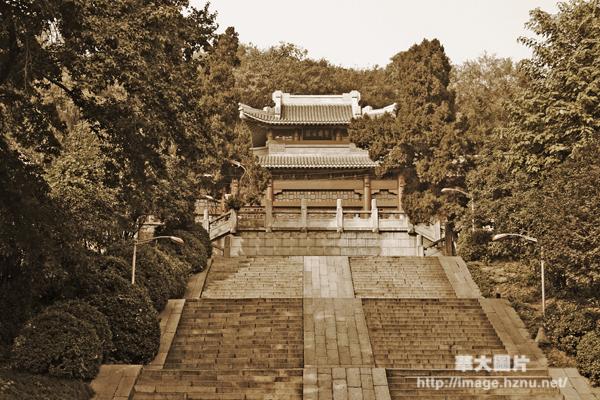 财大境内的原中原大学旧址